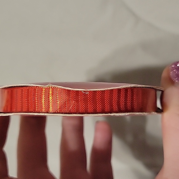 Red Ribbon - Picture 3 of 3